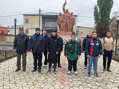 Защитники Отечества торжественно вступают в строй