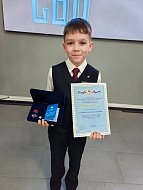 Энгельсский первоклассник награжден за поддержку бойцов СВО