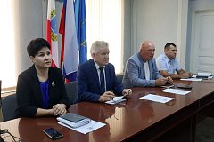 На совещании пригласили всех прийти на выборы