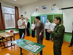 В школе села Мордовский Карай открыта мемориальная «Парта героя»