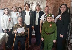 Соцработники и общественники поздравили тружеников тыла