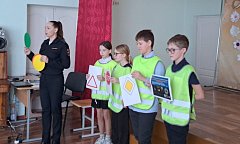 Проведено занятие по безопасному поведению на дорогах
