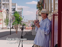 Саратовский гармонист исполнил популярную песню "Наш сосед"