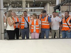 Участники региональной программы «Наши герои» познакомились с производственным процессом на швейной фабрике  