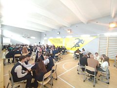 Школьники региона проверили свои знания в интеллектуальной игре «Что? Где? Когда?»