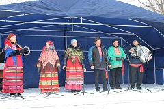 Масленичные гулянья на центральной площади поселка