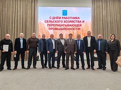 Губернатор Роман Бусаргин наградил лучших аграриев региона