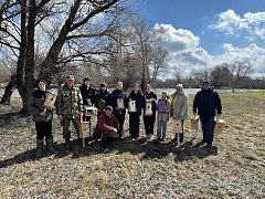 В заказнике «Центральный» разместили сделанные школьниками скворечники