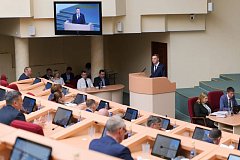 Губернатор Роман Бусаргин анонсировал стратегическое решение по кадрам в здравоохранении, принятое совместно с медицинским университетом
