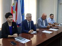 На совещании пригласили всех прийти на выборы