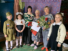 Соцработники и общественники поздравили тружеников тыла