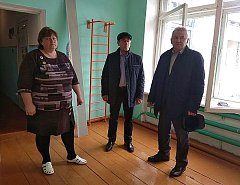 Глава района проверил ремонт объектов образования
