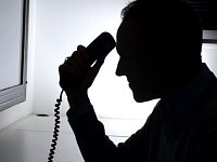 Уловки телефонных мошенников могут грозить длительным тюремным сроком для обычных граждан