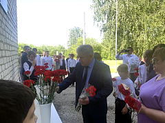 В Мордовокарайской школе открыты мемориальные доски
