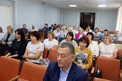 На совещании пригласили всех прийти на выборы