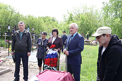 Жители Большого Карая простились с бойцом СВО