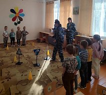 Ребята из ЮДП посетили детский сад «Колокольчик»